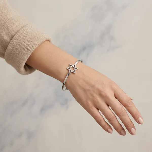 Silver_Alloy_Geometric_Open_Bangle_For_Women