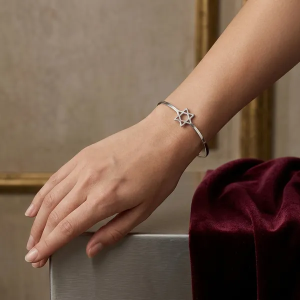 Silver_Alloy_Geometric_Open_Bangle_For_Women
