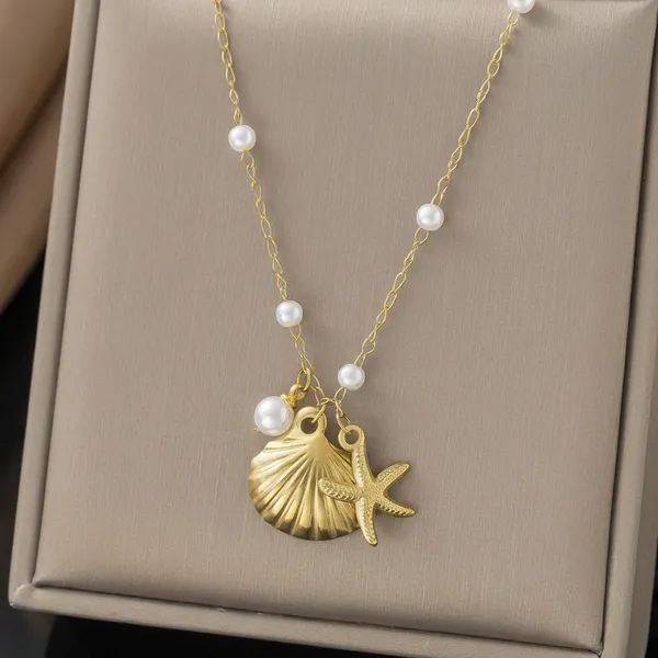 Golden_Steel_Chain_Pendant_Necklace_For_Women