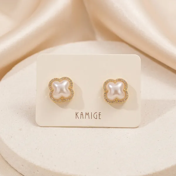 Golden_Pearl_Bloom_Stud_Earrings_For_Women