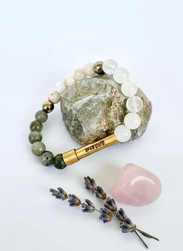 Crown_Chakra_Crystal_Bracelet_With_Manifestation_Lock