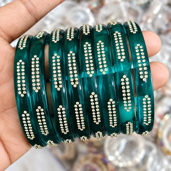 Firoji_colour_tilak_glass_bangle