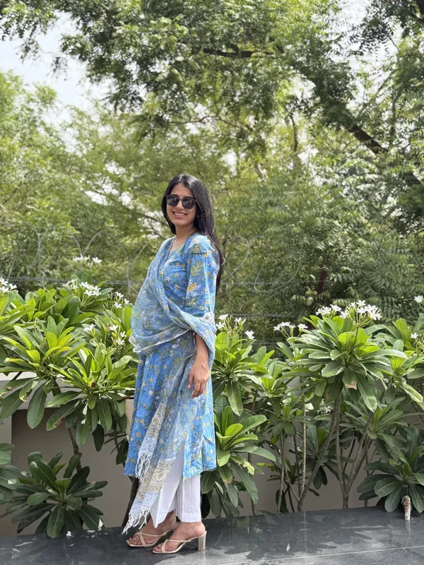 Blue_straight_kurti_&_kotadoriya_Dupatta