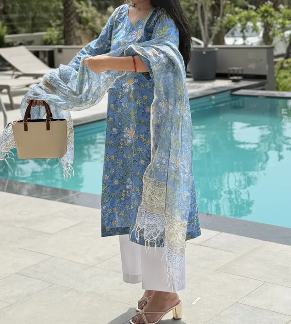 Blue_straight_kurti_&_kotadoriya_Dupatta