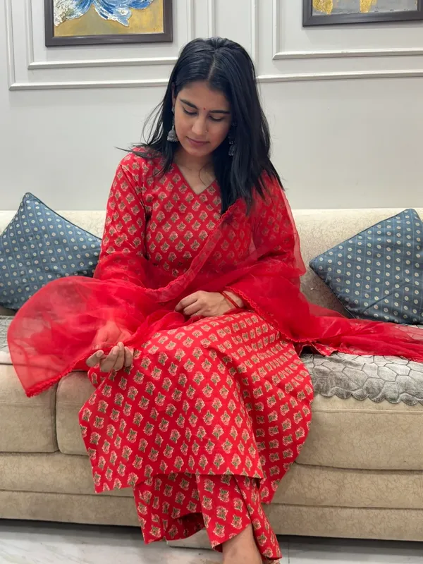 Red_cotton_suit_set_with_pure_organza_dupatta