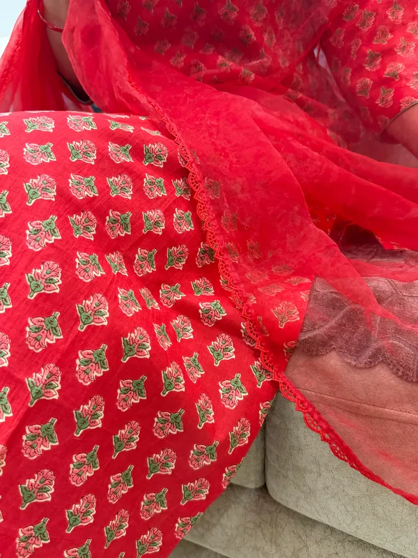 Red_cotton_suit_set_with_pure_organza_dupatta