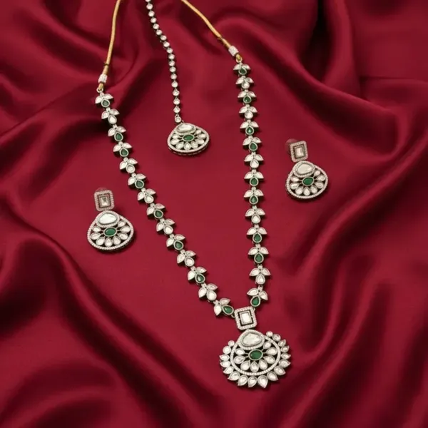 Silver_Green_Kundan_Stone_Necklace_Earring_Maang_Tikka_Set_For_Women