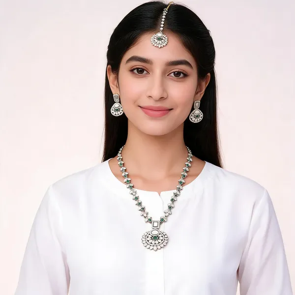 Silver_Green_Kundan_Stone_Necklace_Earring_Maang_Tikka_Set_For_Women
