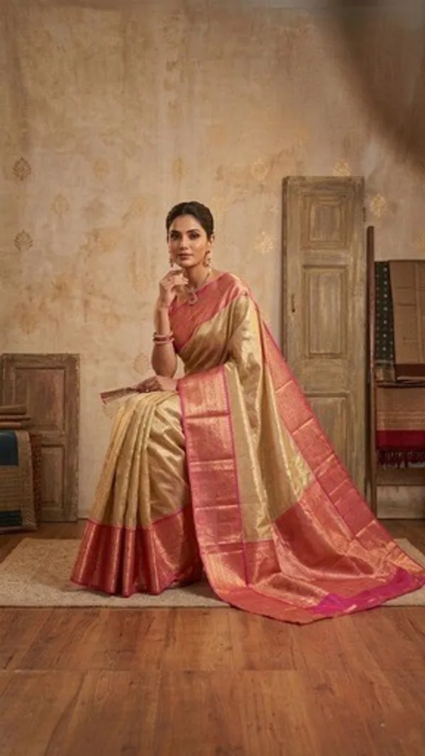 Banarasi_Silk_Saree_Gift_Box_For_Women