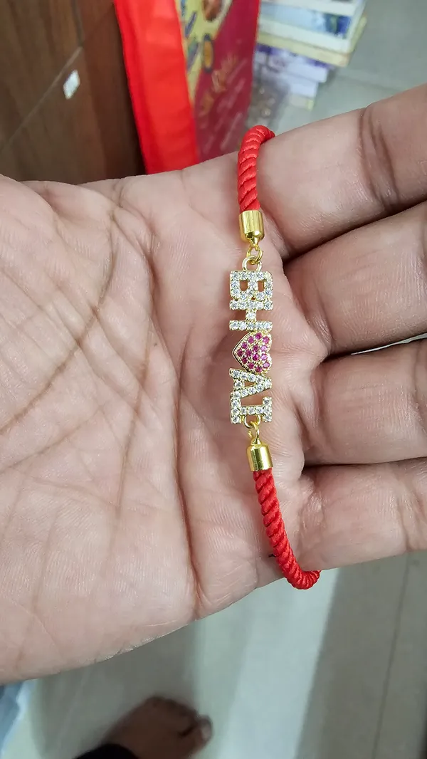 Red_Thread_Bhai_Rakhi_With_Studded_Heart_Pendant