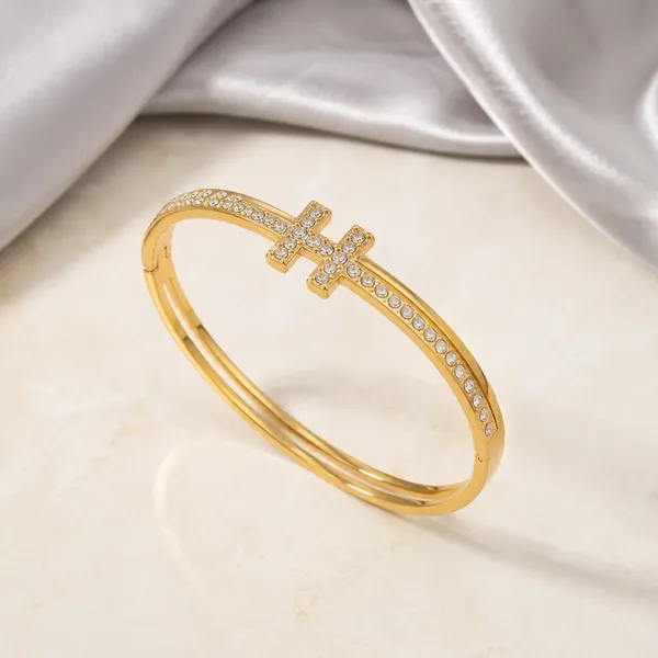 Gold_Plated_Crystal_Embellished_Bangle_Bracelet_For_Women
