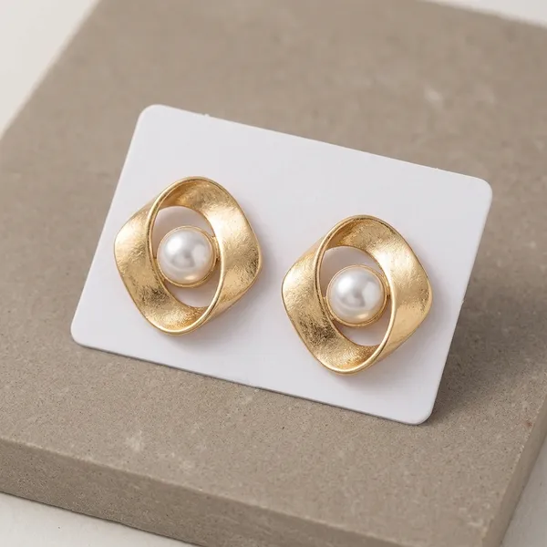 Gold_Metal_Geometric_Square_Pearl_Stud_Earrings_For_Women