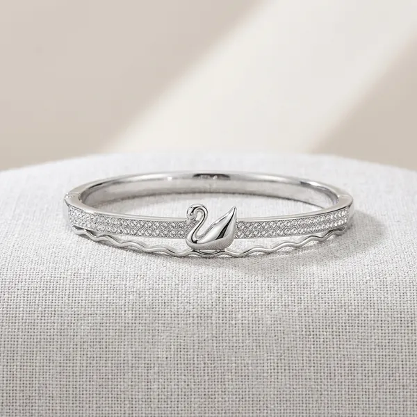 Silver_Metal_Crystal_Swan_Bangle_Bracelet_For_Women