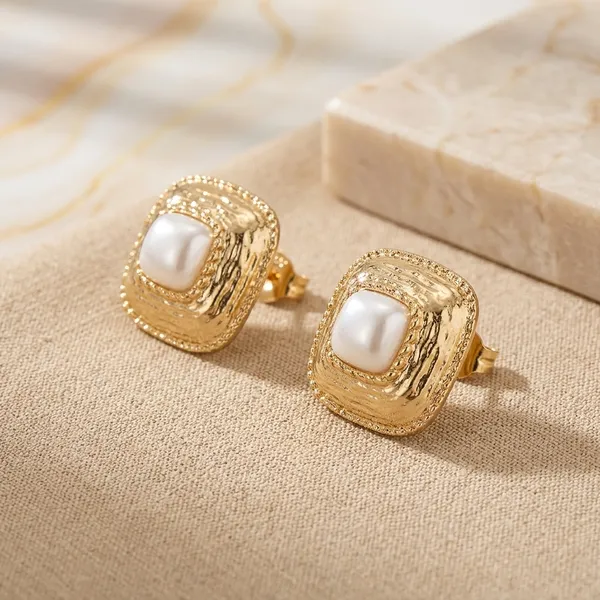 Gold_Metal_Square_Frame_Pearl_Stud_Earrings_For_Women
