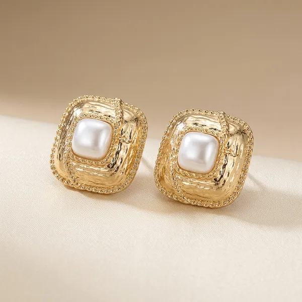 Gold_Metal_Square_Frame_Pearl_Stud_Earrings_For_Women