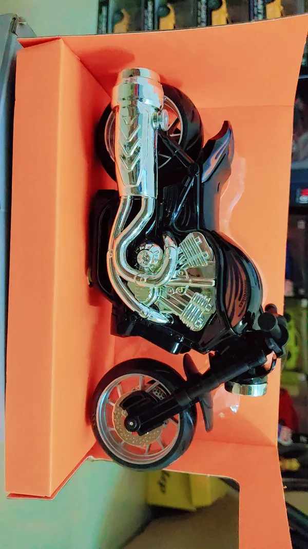 Harley_Davidson_Fat_Boy_Srs_Black_Scale_Model_Sound_Light_Spray