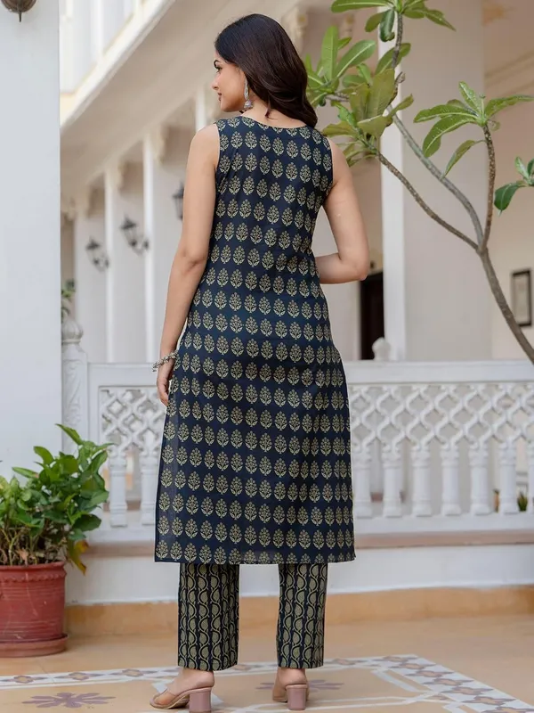 Womens_Cotton_Kurta_With_Pyjama_Dupatta