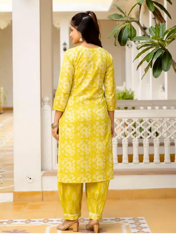Geometric_Printed_V_Neck_Kurta_With_Trousers_And_Dupatta_Set_For_Women
