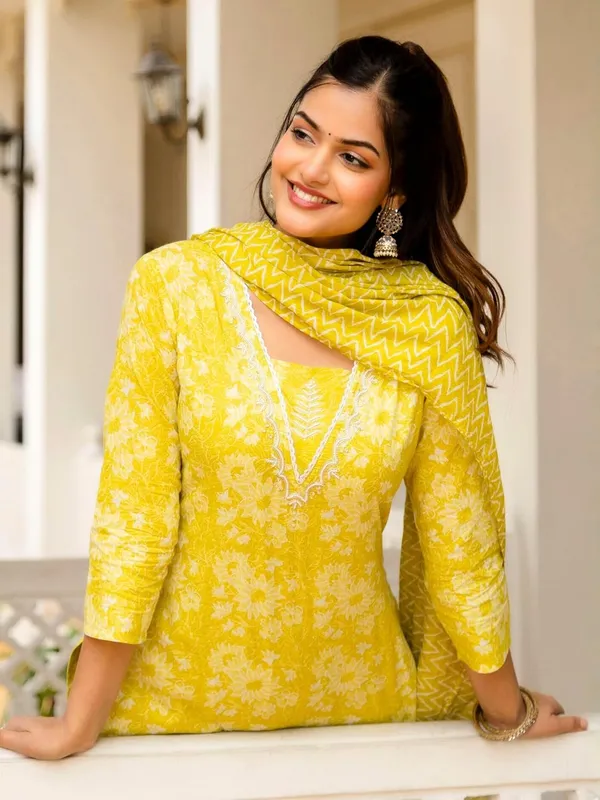 Geometric_Printed_V_Neck_Kurta_With_Trousers_And_Dupatta_Set_For_Women