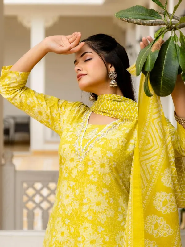 Geometric_Printed_V_Neck_Kurta_With_Trousers_And_Dupatta_Set_For_Women