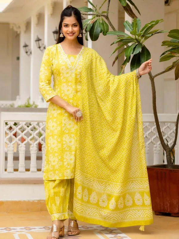 Geometric_Printed_V_Neck_Kurta_With_Trousers_And_Dupatta_Set_For_Women