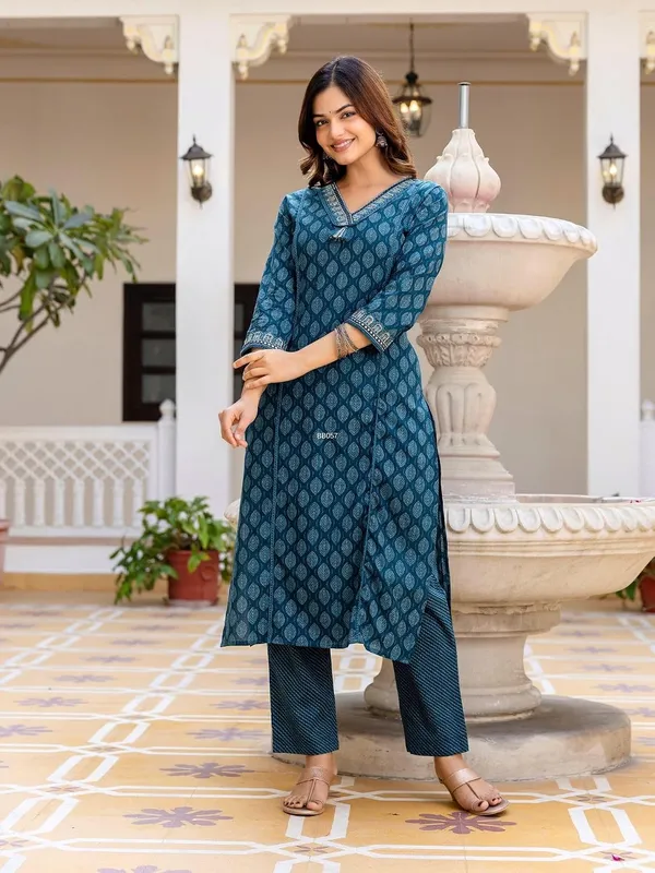Geometric_Printed_V_Neck_Kurta_With_Trousers_And_Dupatta_Set