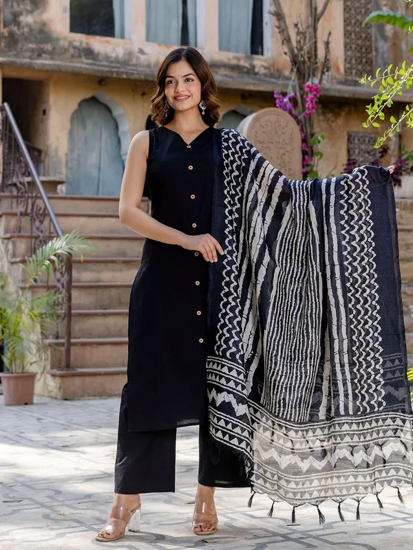 Womens_Cotton_Sleeveless_Kurta_Set_With_Pyjama_And_Dupatta