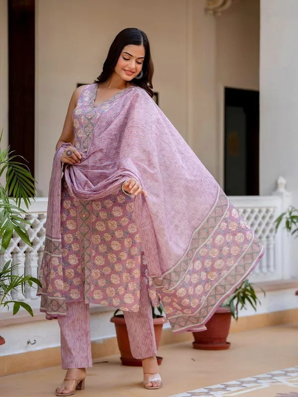 Womens_Cotton_Sleeveless_Kurta_Set_With_Pyjama_And_Dupatta