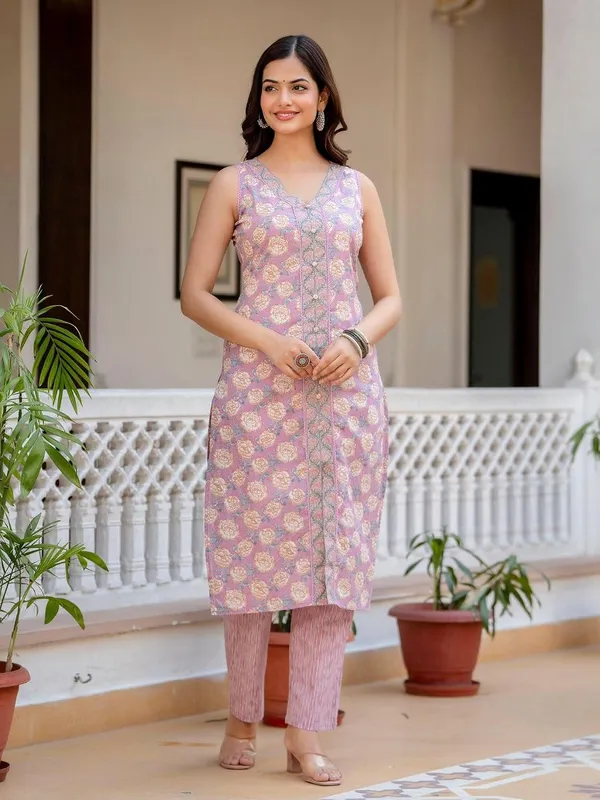 Womens_Cotton_Sleeveless_Kurta_Set_With_Pyjama_And_Dupatta