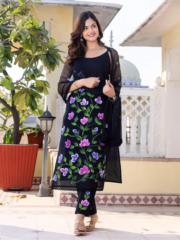 Womens_Pure_Cotton_Sleeveless_Kurta_With_Pyjama_And_Dupatta_Set
