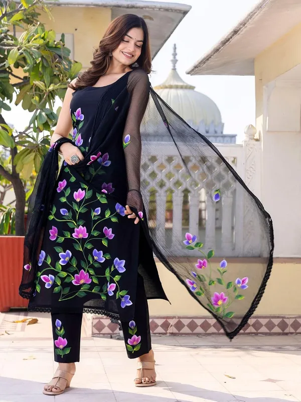 Womens_Pure_Cotton_Sleeveless_Kurta_With_Pyjama_And_Dupatta_Set