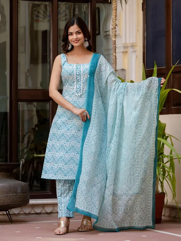 Womens_Cotton_Sleeveless_Kurta_Set_With_Pyjama_And_Dupatta
