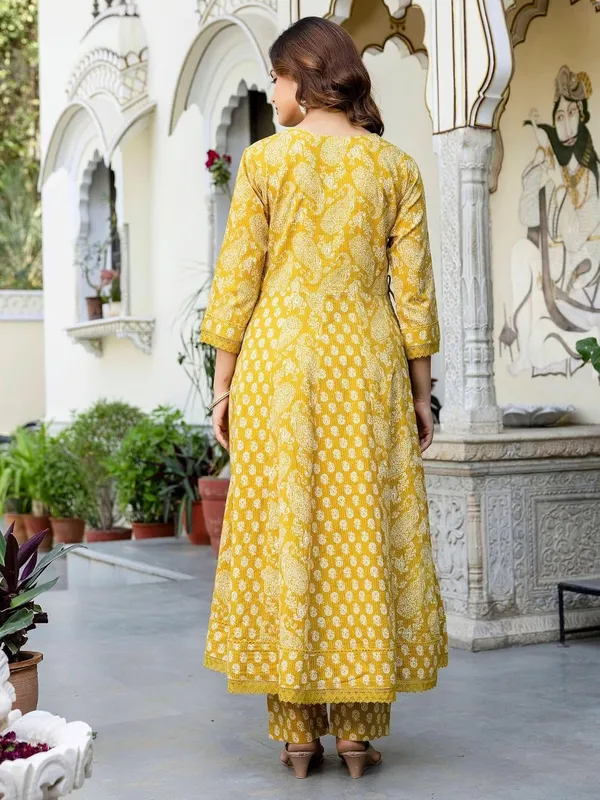 Cotton_Anarkali_Kurta_Set_With_Dupatta
