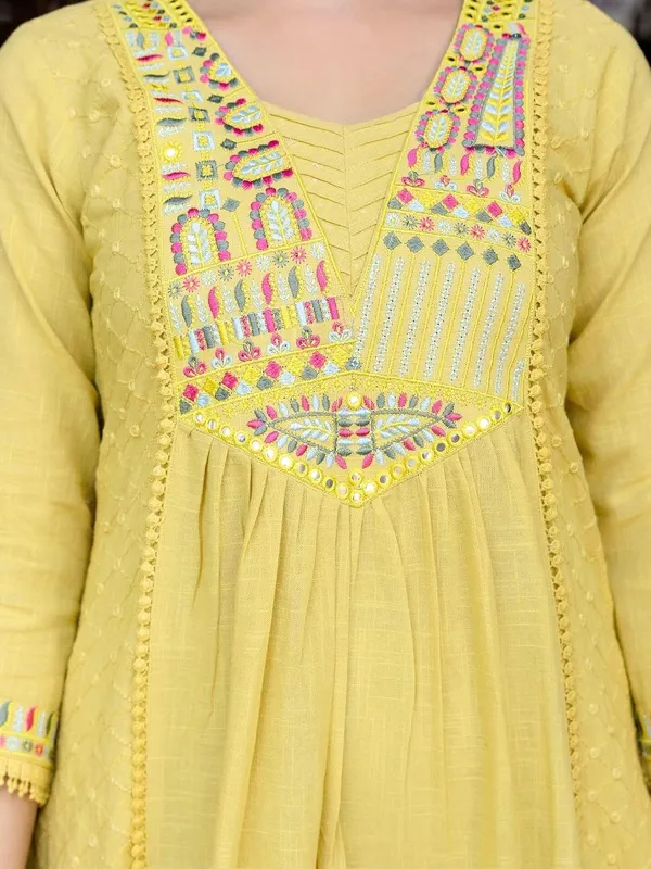 Womens_Cotton_Kurta_With_Trousers_And_Dupatta_Set