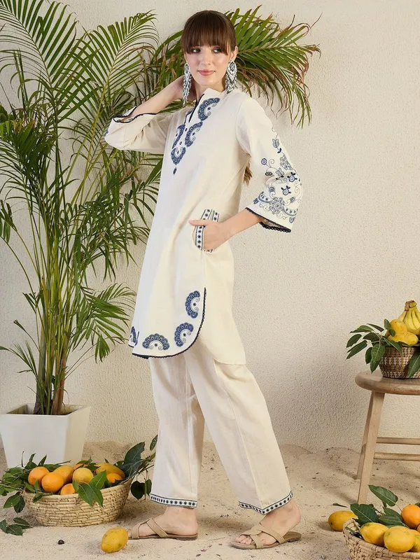 White_Cotton_Embroidered_Kurta_Set_For_Women