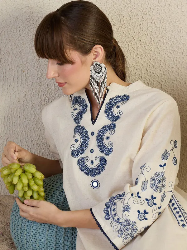 White_Cotton_Embroidered_Kurta_Set_For_Women