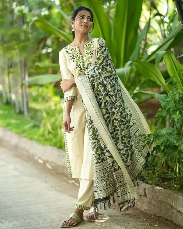 White_Pure_Handloom_Khadi_Cotton_Kurta_Set_For_Women