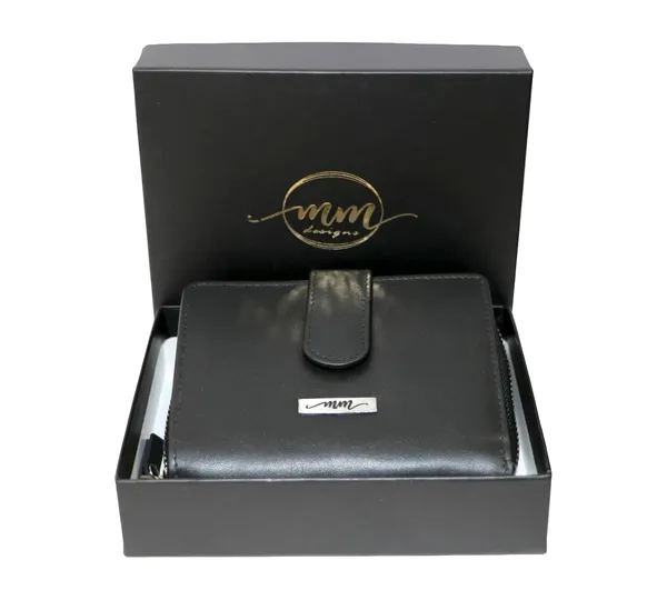 Black_Leather_Zipper_Wallet_For_Women