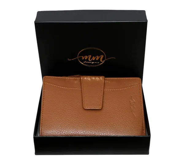 Tan_Leather_Bifold_Wallet_For_Women