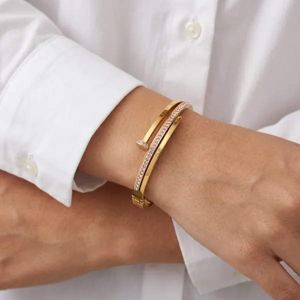 Gold_hinged_bangle_-_Hinged_bangle_-_Diagonal_crystal_bar_detail