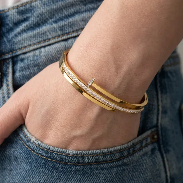 Gold_hinged_bangle_-_Hinged_bangle_-_Diagonal_crystal_bar_detail