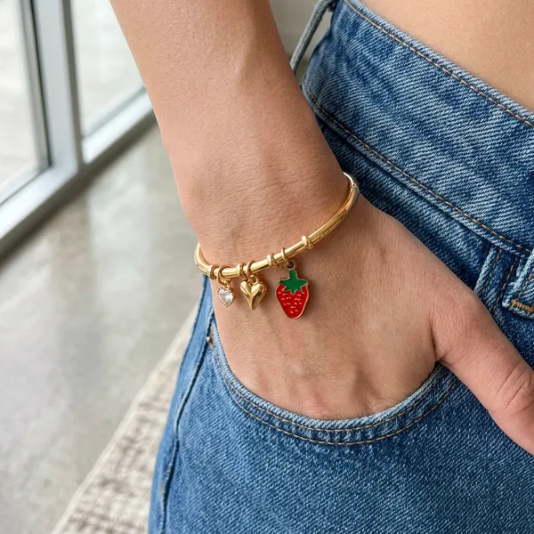 Gold_slim_bangle_-_Slim_bangle_-_Strawberry+heart+crystal_drop_charms