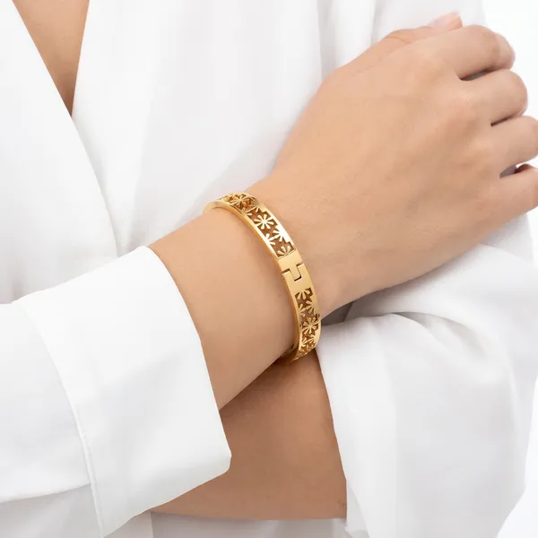 Gold_hinged_bangle_-_Hinged_bangle_-_Floral_lattice_cut-out_pattern