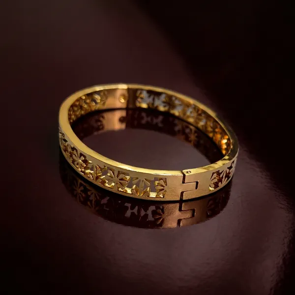 Gold_hinged_bangle_-_Hinged_bangle_-_Floral_lattice_cut-out_pattern