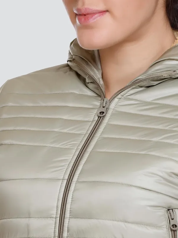 Pista_Premium_Polyester_Crop_Jacket_For_Women