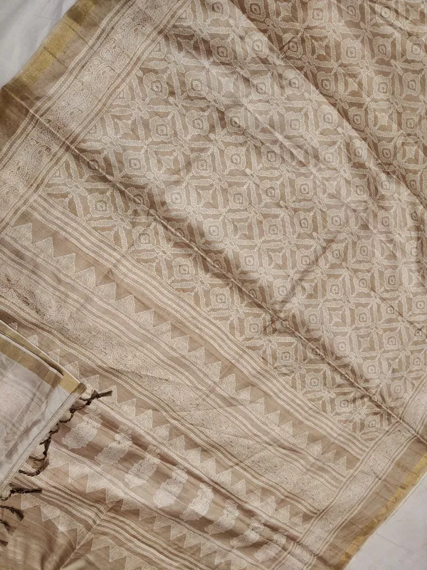 Beige_Cotton_Silk_Premium_Saree_For_Women