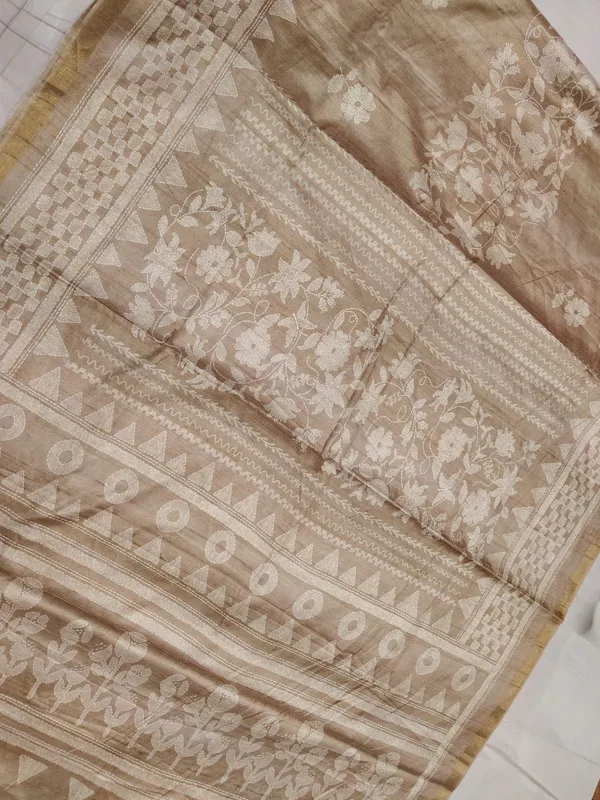Beige_Chanderi_Silk_Premium_Floral_Print_Saree_For_Women
