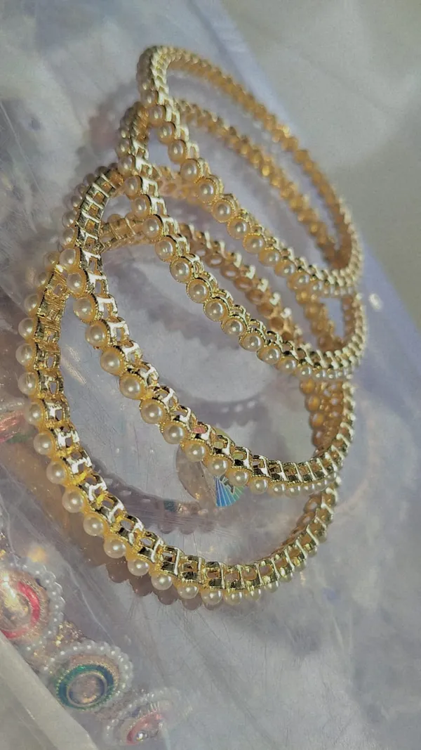 Gold_Metal_Alloy_Artificial_Bangles_For_Women