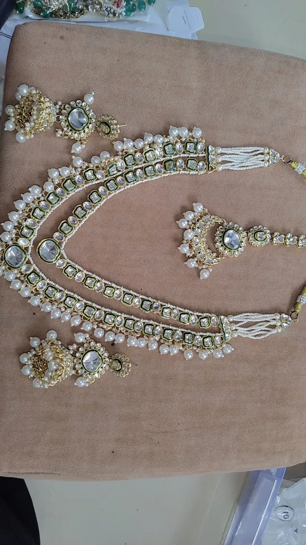 White_Metal_Alloy_Artificial_Jewellery_For_Women
