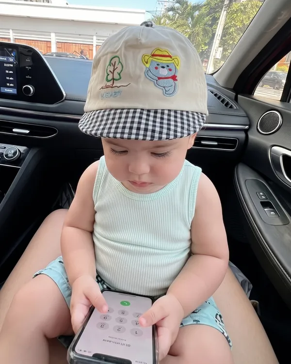 Cubby_Bear_Summer_Checks_Newborn_Cap_Black_Vanilla_Cream